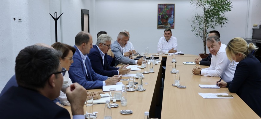 Premijer Nikšić i ministar Lakić s predstavnicima poslodavaca i Sindikata metalaca u FBiH: Podrška aktivnostima koje vode ka unapređenju stanja i položaja radnika i poslodavaca u metalskoj industriji 